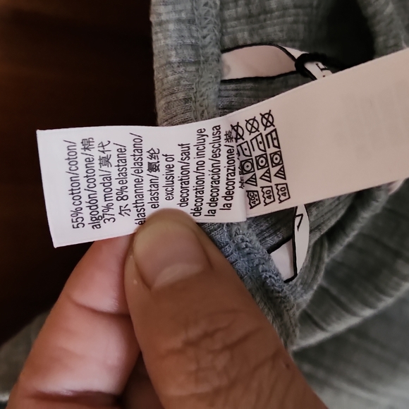 Victoria Secret Ribbed Ruffled Shorts - Picture 7 of 8